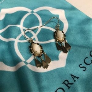 Kendra Scott Earrings in Ivory Pearl